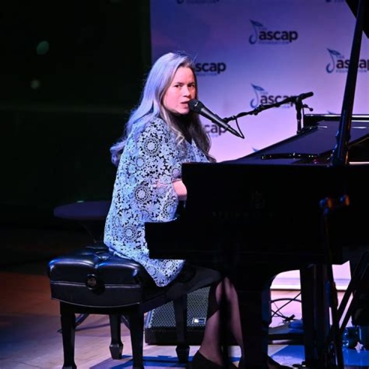 Natalie Merchant Net Worth - How To Discuss